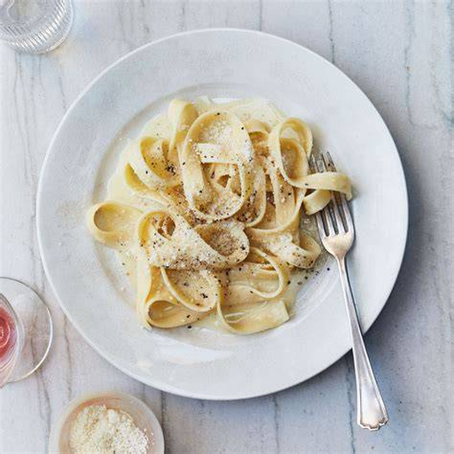 Fettuccine Alfredo – die italienische, nicht-Sahne-Version