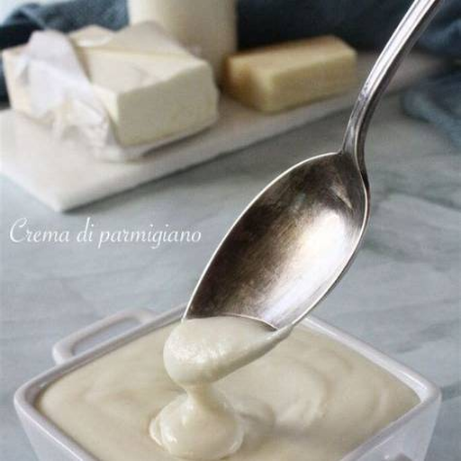 Parmigiano-Creme zu Brot, Gnocchi oder Gemüse